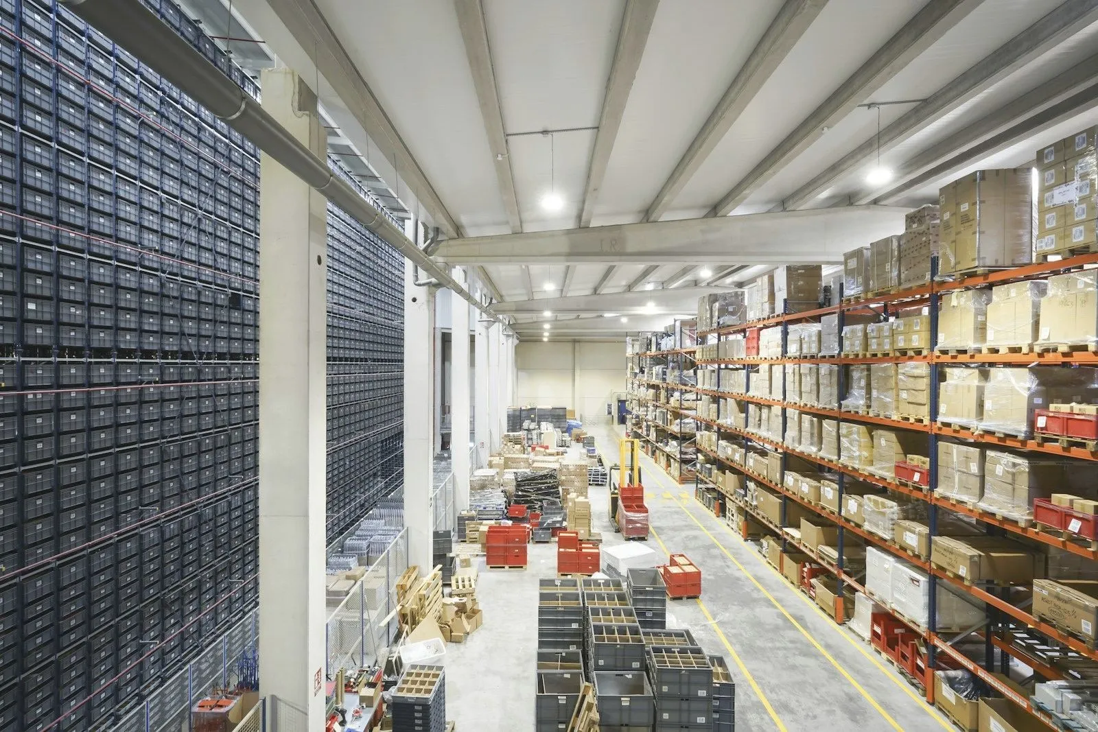A multi-client picking aisle beside a bin wall