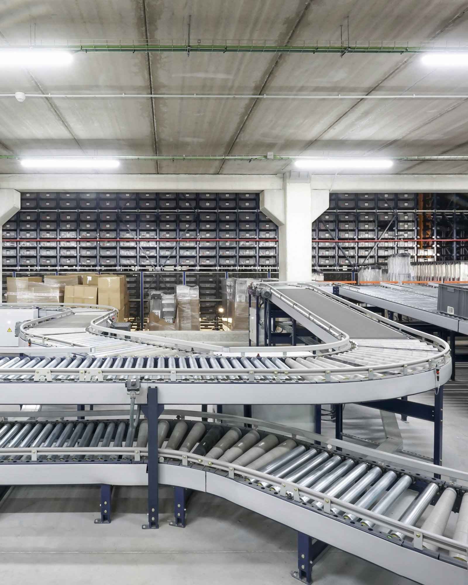 Conveyor lines in front of an automated mini-load store